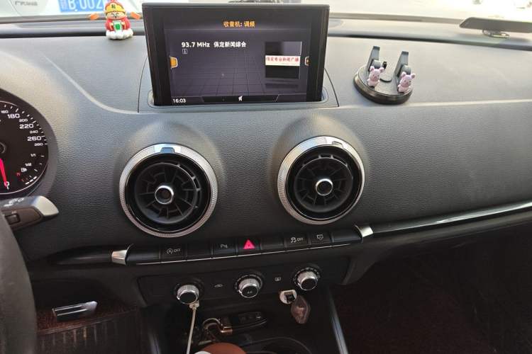 Used Audi A3 2019 Limousine 35 TFSI Fashion Edition China V standard Audio And AC Panel