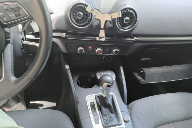 Used Audi A3 2019 Limousine 35 TFSI Ambition China VI Audio And AC Panel