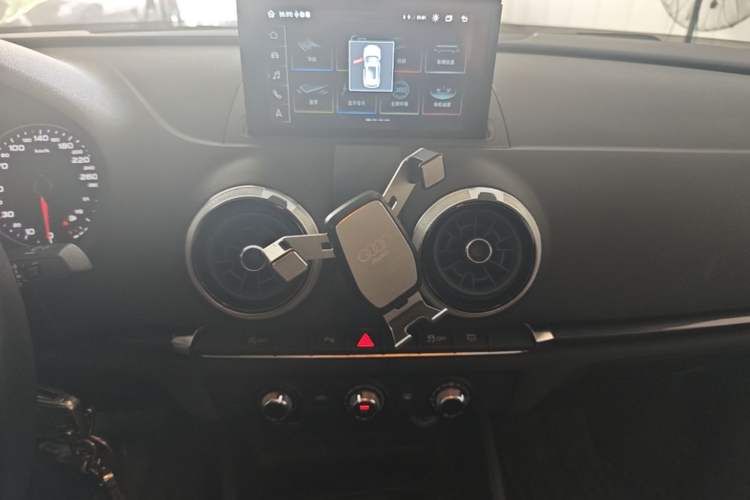 Used Audi A3 2019 Limousine 35 TFSI Fashion Edition China VI Emission Standard Audio And AC Panel