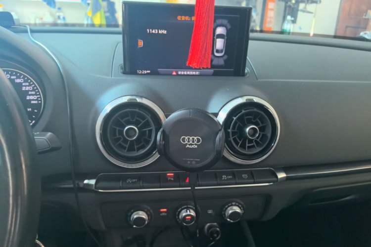 Used Audi A3 2019 Limousine 35 TFSI Fashion Edition China VI Emission Standard Audio And AC Panel