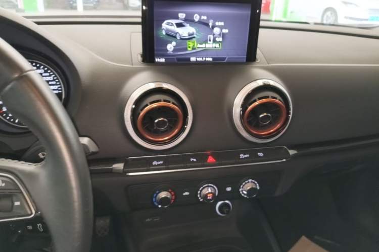Used Audi A3 2019 Sportback 35 TFSI Fashion Edition China VI Emission Standard Audio And AC Panel