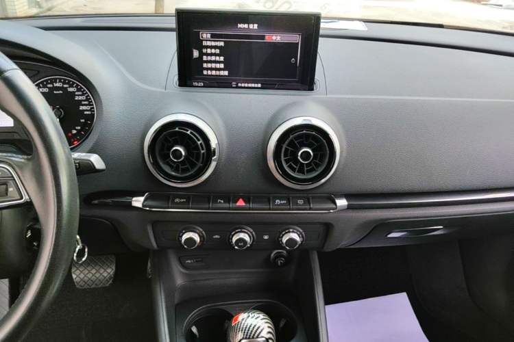 Used Audi A3 2019 Limousine 35 TFSI Fashion Edition China V standard Audio And AC Panel