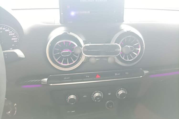Used Audi A3 2019 Limousine 35 TFSI Fashion Edition China V standard Audio And AC Panel
