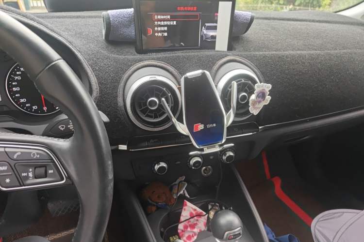 Used Audi A3 2019 Sportback 35 TFSI Fashion Edition China VI Emission Standard Audio And AC Panel