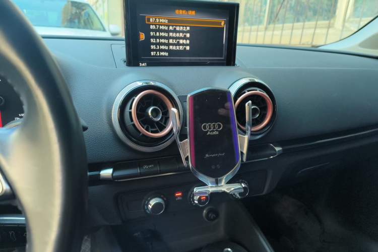 Used Audi A3 2019 Limousine 35 TFSI Fashion Edition China V standard Audio And AC Panel