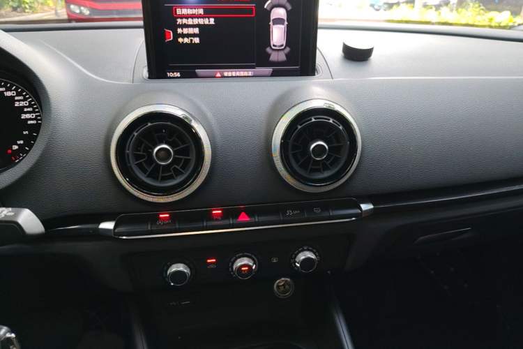 Used Audi A3 2019 Sportback 35 TFSI Fashion Edition China VI Emission Standard Audio And AC Panel