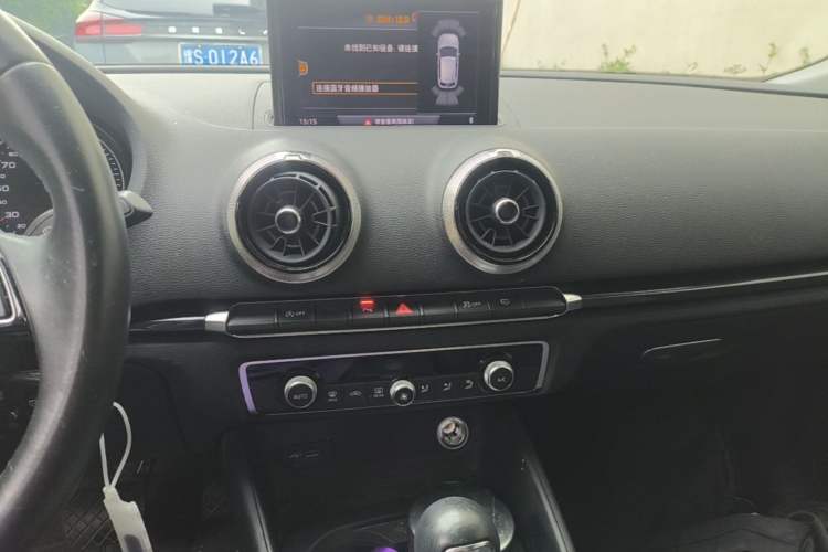 Used Audi A3 2019 Sportback 35 TFSI Fashion Edition China VI Emission Standard Audio And AC Panel