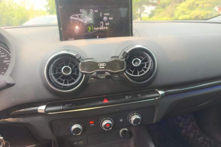 Used Audi A3 2019 Limousine 35 TFSI Ambition China VI Audio And AC Panel
