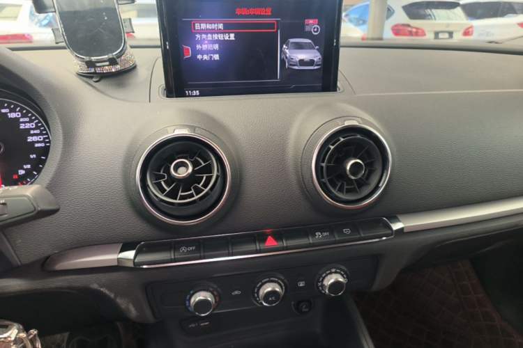 Used Audi A3 2019 Limousine 35 TFSI Ambition China VI Audio And AC Panel