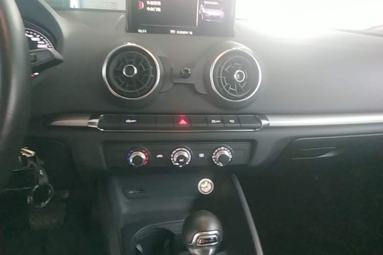 Used Audi A3 2019 Sportback 35 TFSI Ambition China VI Audio And AC Panel