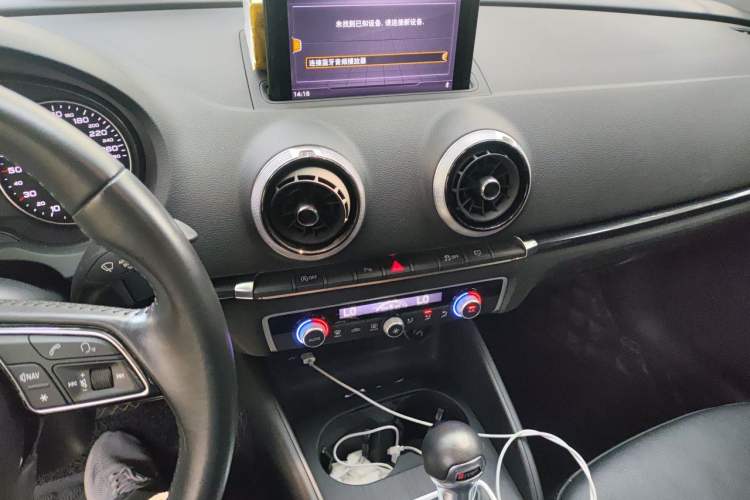 Used Audi A3 2019 Limousine 35 TFSI Fashion Edition China VI Emission Standard Audio And AC Panel