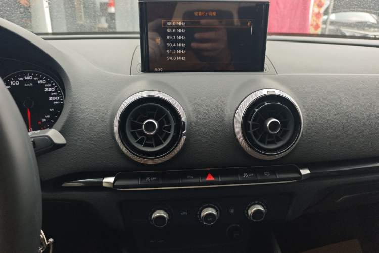 Used Audi A3 2019 Limousine 35 TFSI Fashion Edition China VI Emission Standard Audio And AC Panel