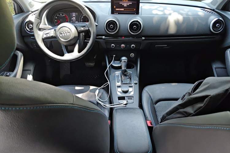 Used Audi A3 2019 Limousine 35 TFSI Fashion Edition China VI Emission Standard Center Console