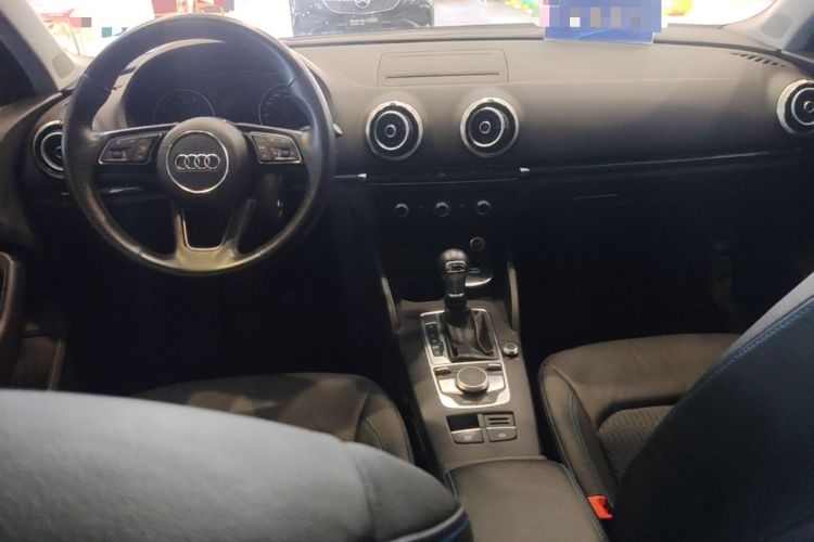 Used Audi A3 2019 Limousine 35 TFSI Fashion Edition China VI Emission Standard Center Console