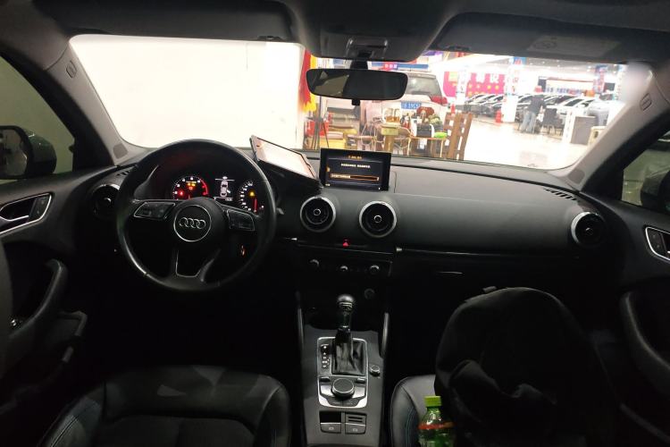 Used Audi A3 2019 Limousine 35 TFSI Fashion Edition China V standard Center Console