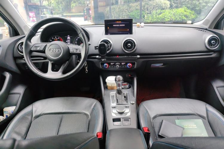 Used Audi A3 2019 Limousine 35 TFSI Fashion Edition China V standard Center Console