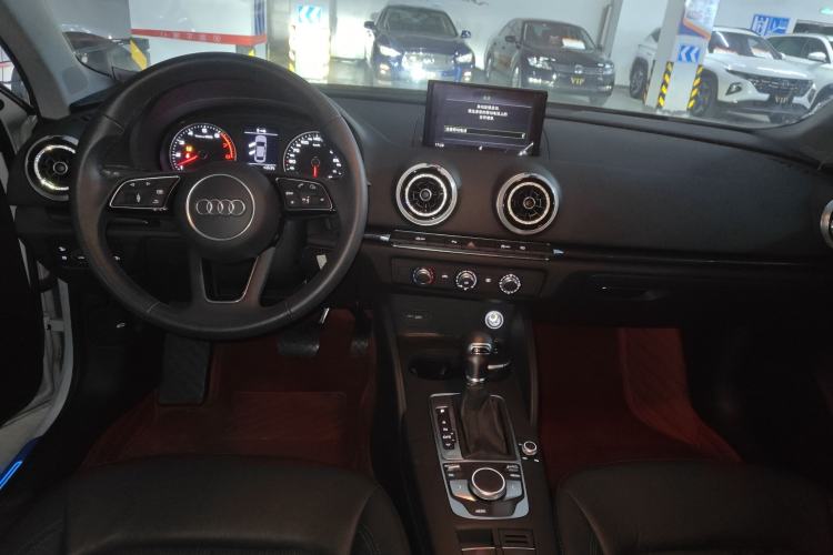 Used Audi A3 2019 Limousine 35 TFSI Fashion Edition China VI Emission Standard Center Console