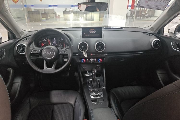 Used Audi A3 2019 Sportback 35 TFSI Fashion Edition China VI Emission Standard Center Console