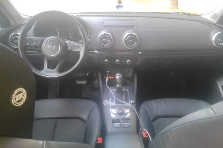 Used Audi A3 2019 Limousine 35 TFSI Fashion Edition China V standard Center Console
