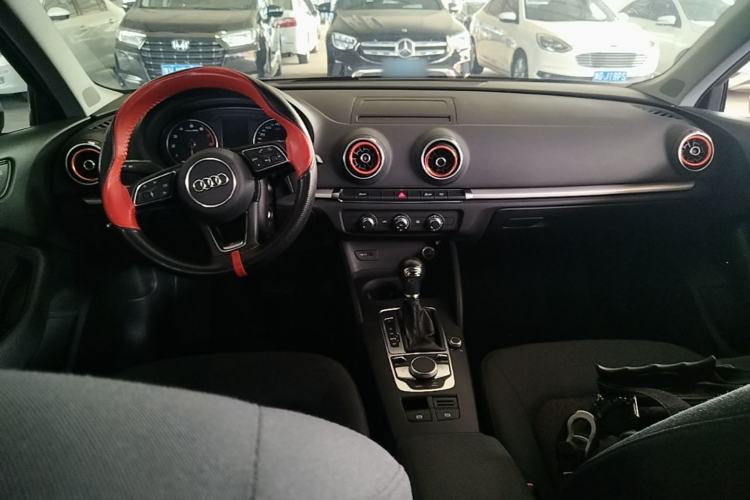 Used Audi A3 2019 Sportback 35 TFSI Ambition China VI Center Console