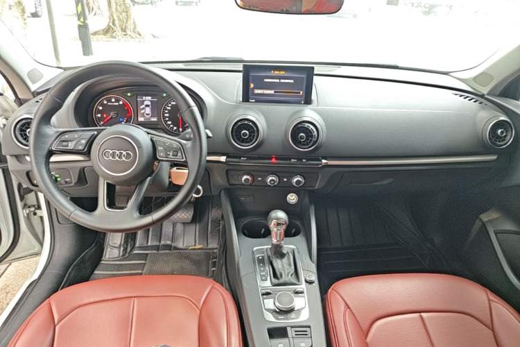 Used Audi A3 2019 Limousine 35 TFSI Ambition China VI Center Console