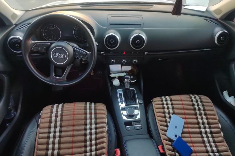 Used Audi A3 2019 Limousine 35 TFSI Fashion Edition China VI Emission Standard Center Console