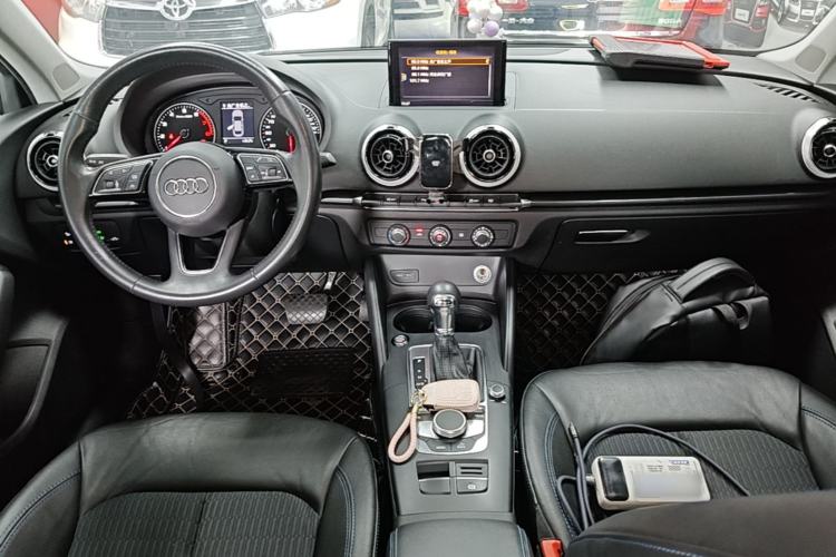 Used Audi A3 2019 Limousine 35 TFSI Fashion Edition China V standard Center Console