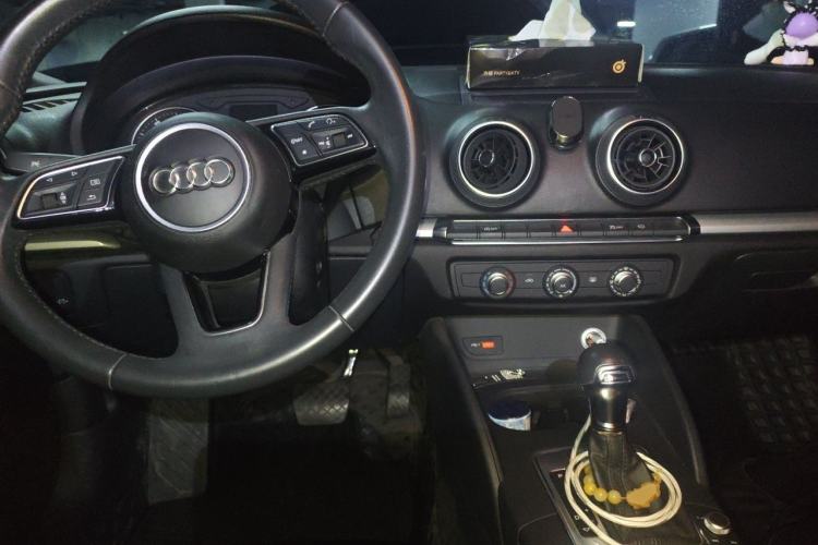 Used Audi A3 2019 Limousine 35 TFSI Ambition China VI Center Console