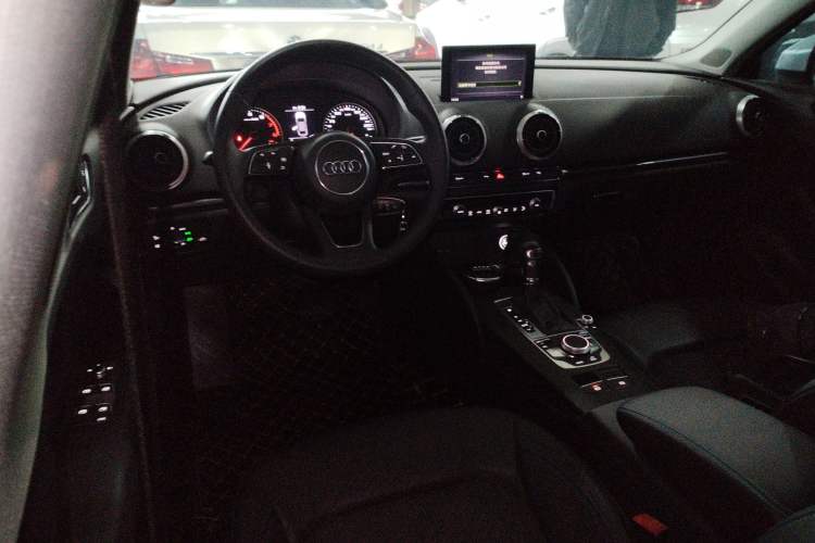 Used Audi A3 2019 Limousine 35 TFSI Fashion Edition China V standard Center Console