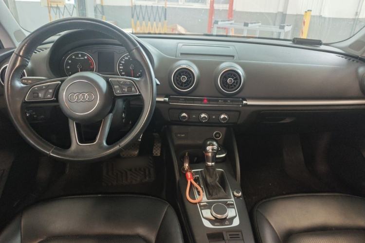 Used Audi A3 2019 Limousine 35 TFSI Ambition China V Center Console