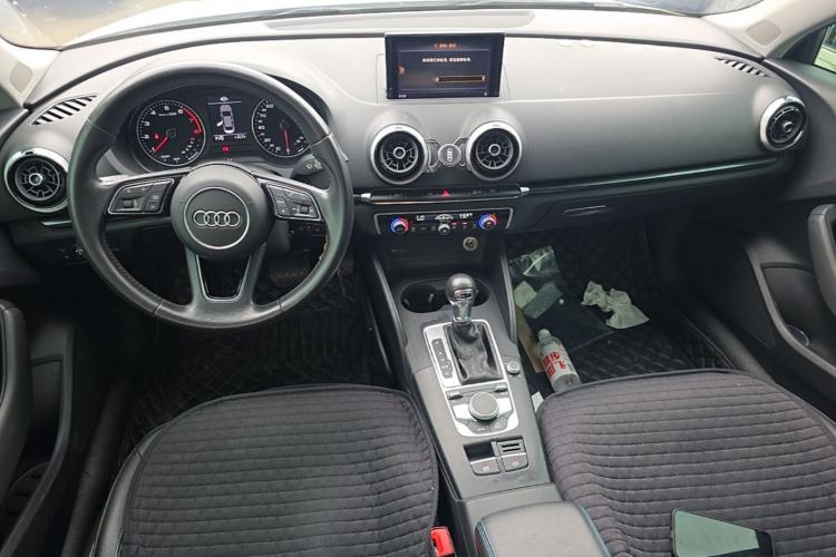 Used Audi A3 2019 Limousine 35 TFSI Fashion Edition China V standard Center Console