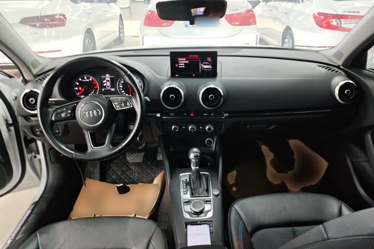Used Audi A3 2019 Limousine 35 TFSI Fashion Edition China V standard Center Console