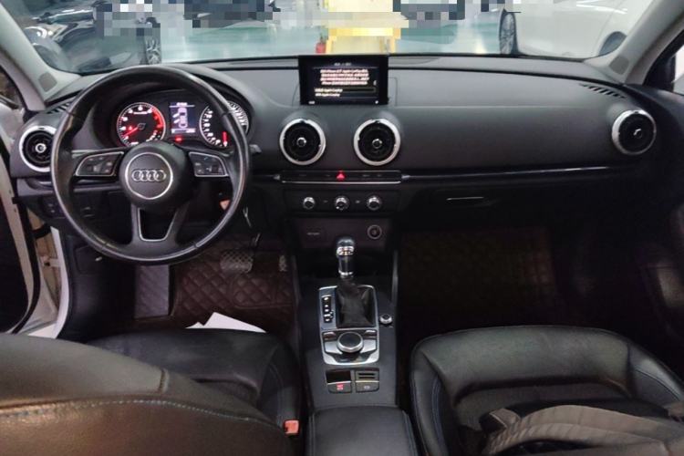 Used Audi A3 2019 Limousine 35 TFSI Fashion Edition China V standard Center Console