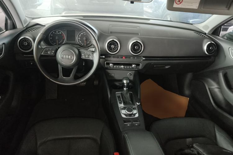 Used Audi A3 2019 Limousine 35 TFSI Fashion Edition China V standard Center Console