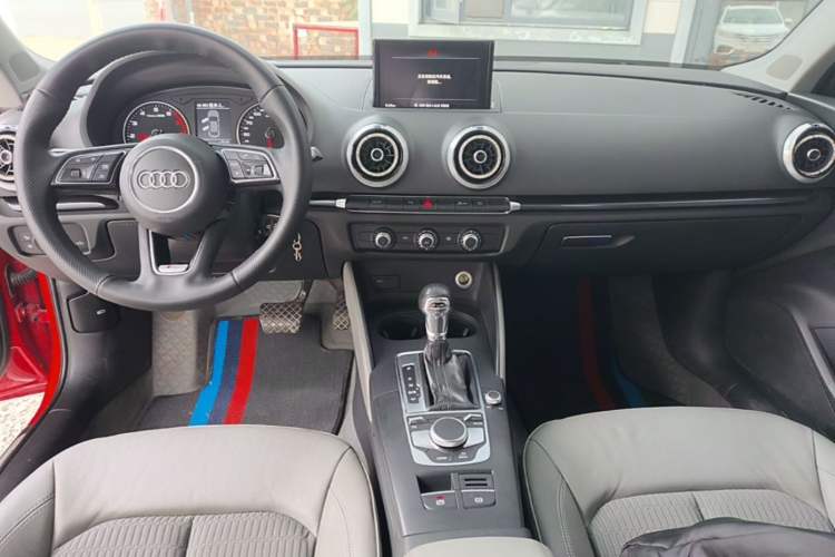 Used Audi A3 2019 Limousine 35 TFSI Fashion Edition China VI Emission Standard Center Console
