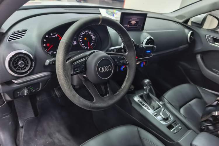 Used Audi A3 2019 Limousine 35 TFSI Style Version China V Emission Standard Center Console