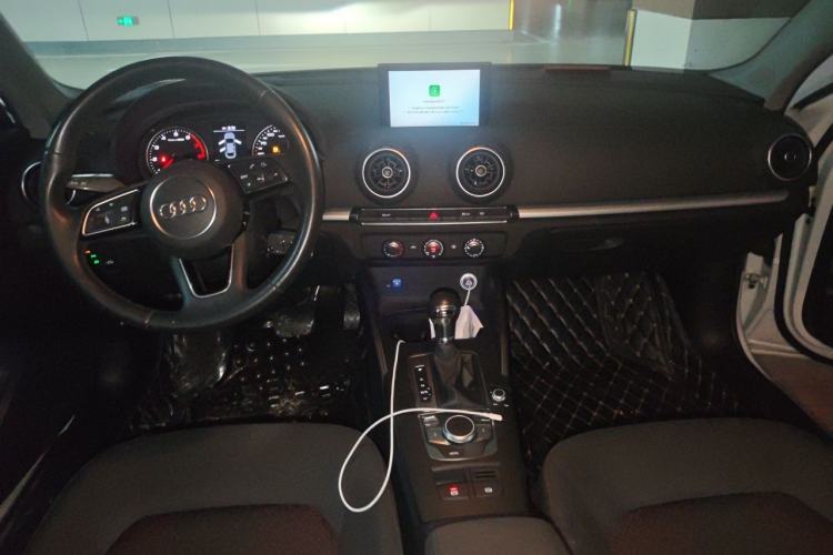 Used Audi A3 2019 Limousine 35 TFSI Ambition China VI Center Console