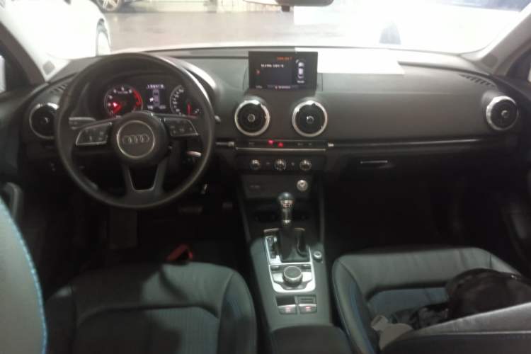 Used Audi A3 2019 Limousine 35 TFSI Fashion Edition China V standard Center Console