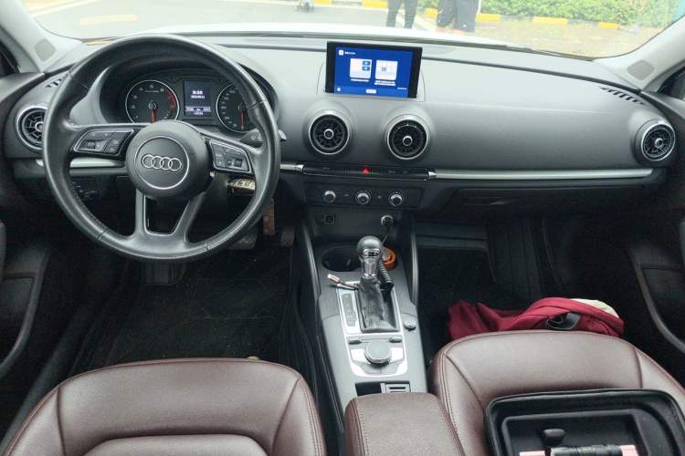 Used Audi A3 2019 Limousine 35 TFSI Ambition China VI Center Console