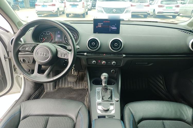 Used Audi A3 2019 Limousine 35 TFSI Fashion Edition China VI Emission Standard Center Console