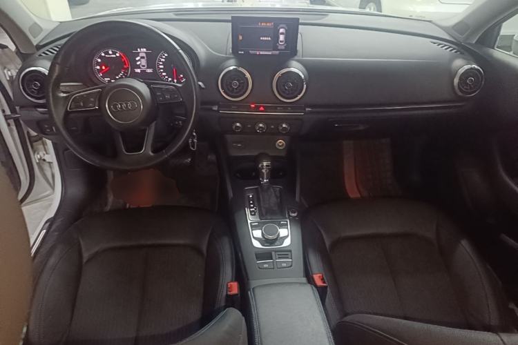 Used Audi A3 2019 Limousine 35 TFSI Fashion Edition China V standard Center Console