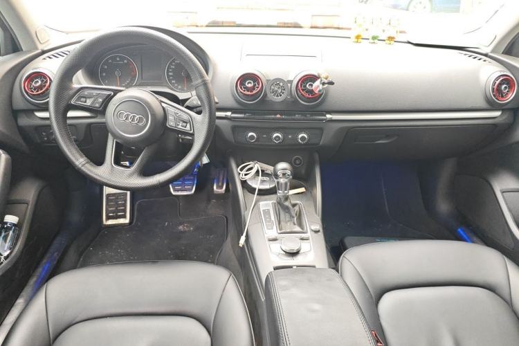 Used Audi A3 2019 Limousine 35 TFSI Ambition China VI Center Console