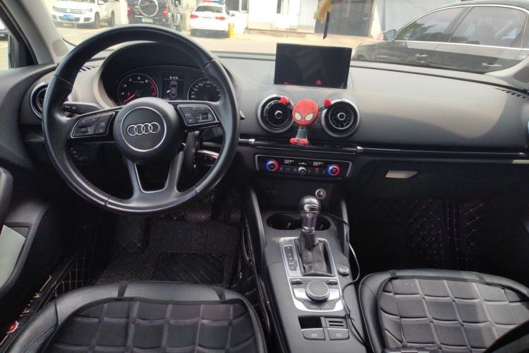 Used Audi A3 2019 Limousine 35 TFSI Fashion Edition China V standard Center Console