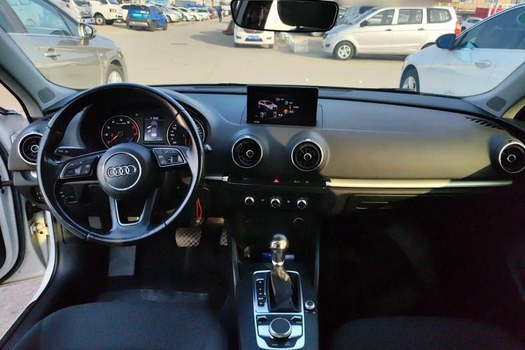 Used Audi A3 2019 Sportback 35 TFSI Ambition China VI Center Console