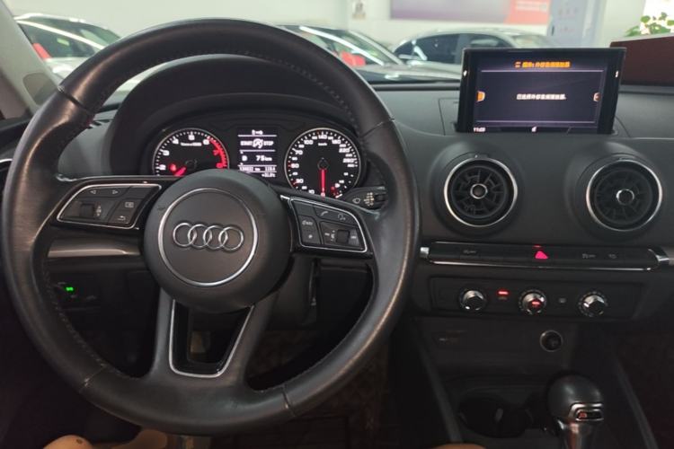 Used Audi A3 2019 Limousine 35 TFSI Ambition China VI Center Console