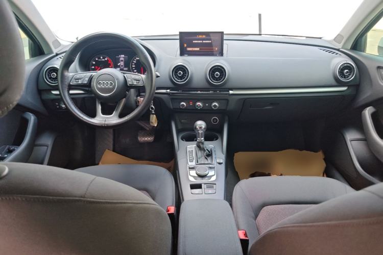 Used Audi A3 2019 Limousine 35 TFSI Ambition China VI Center Console