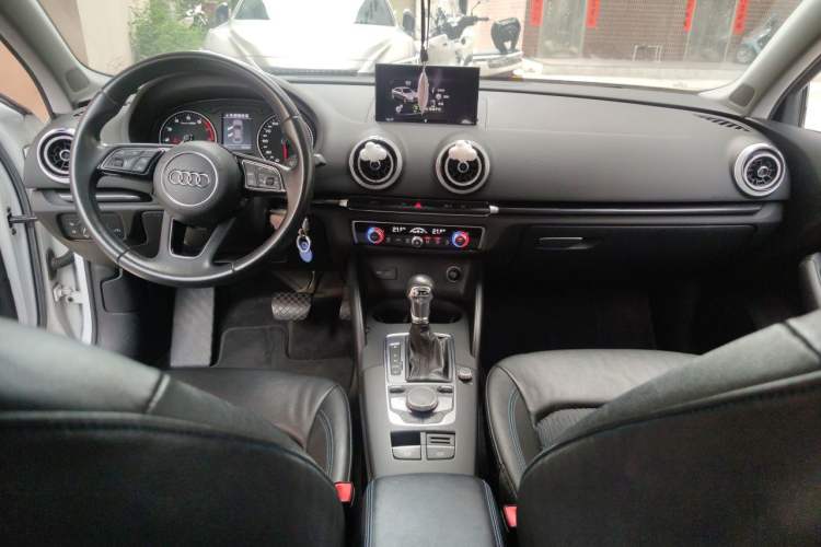 Used Audi A3 2019 Limousine 35 TFSI Fashion Edition China VI Emission Standard Center Console