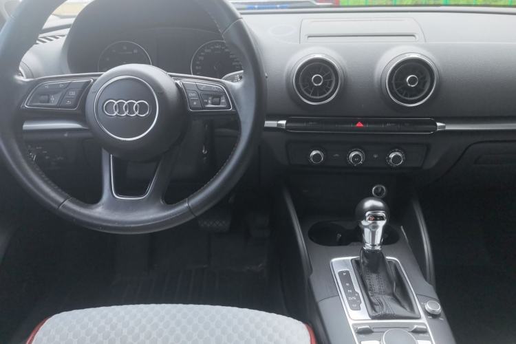Used Audi A3 2019 Limousine 35 TFSI Ambition China VI Center Console