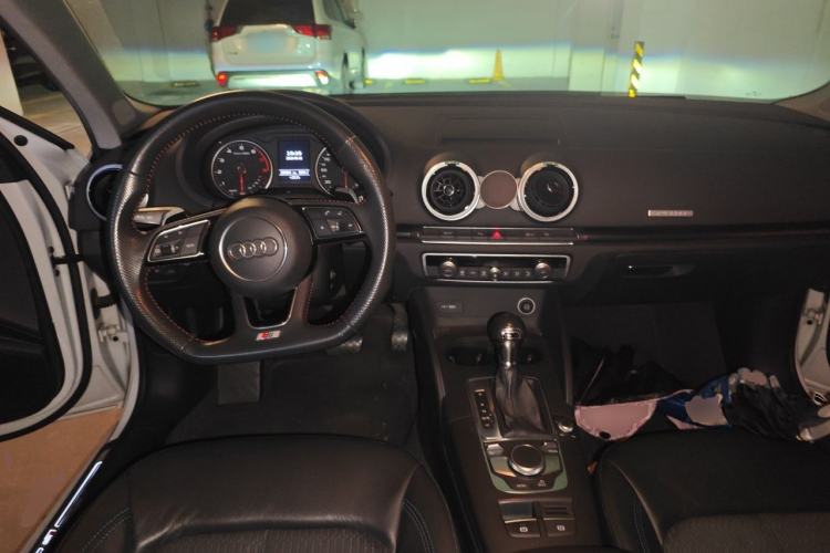 Used Audi A3 2019 Limousine 35 TFSI Fashion Edition China VI Emission Standard Center Console