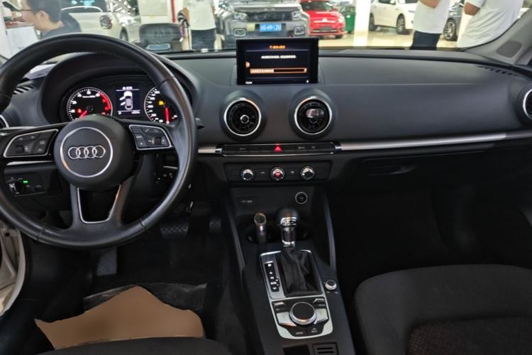 Used Audi A3 2019 Limousine 35 TFSI Ambition China V Center Console